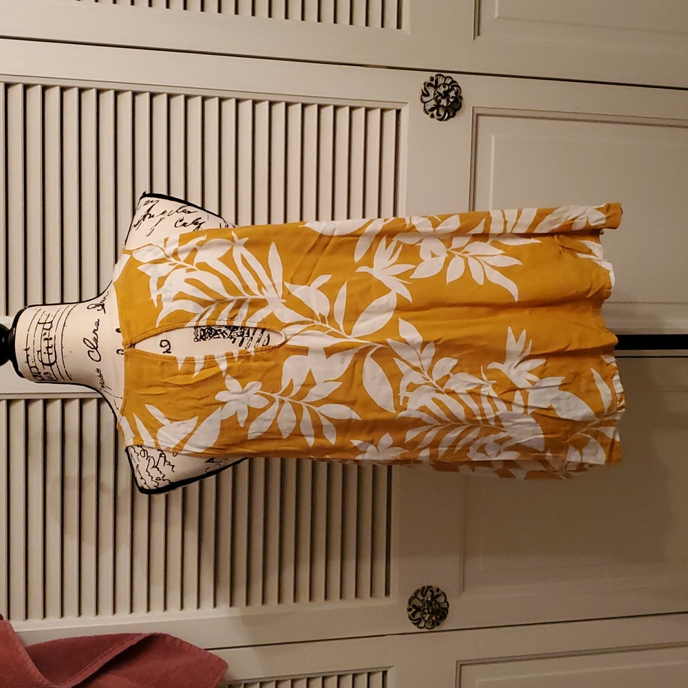 Old Navy Mustard Floral Tank Top - Picture 4 of 6